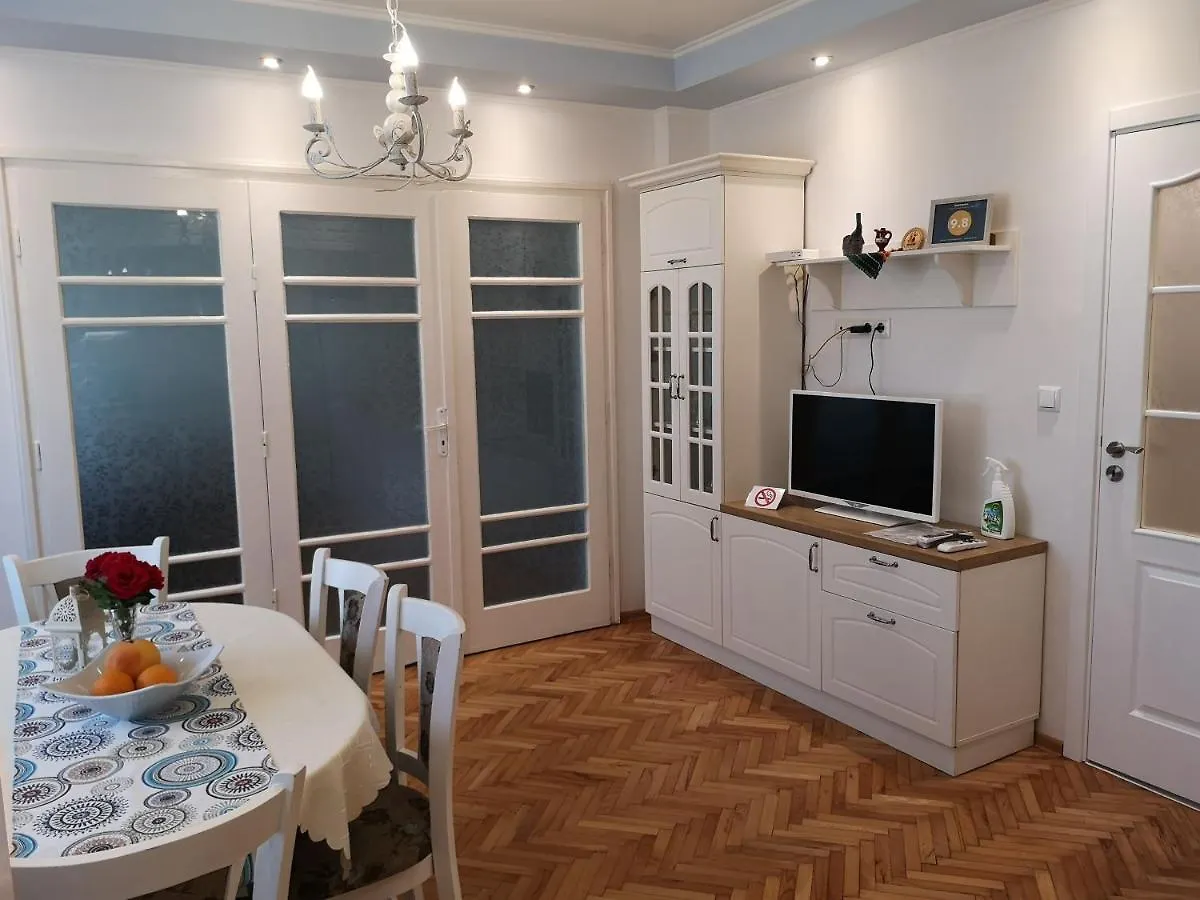Central Varna Apartment - Lets4Holiday