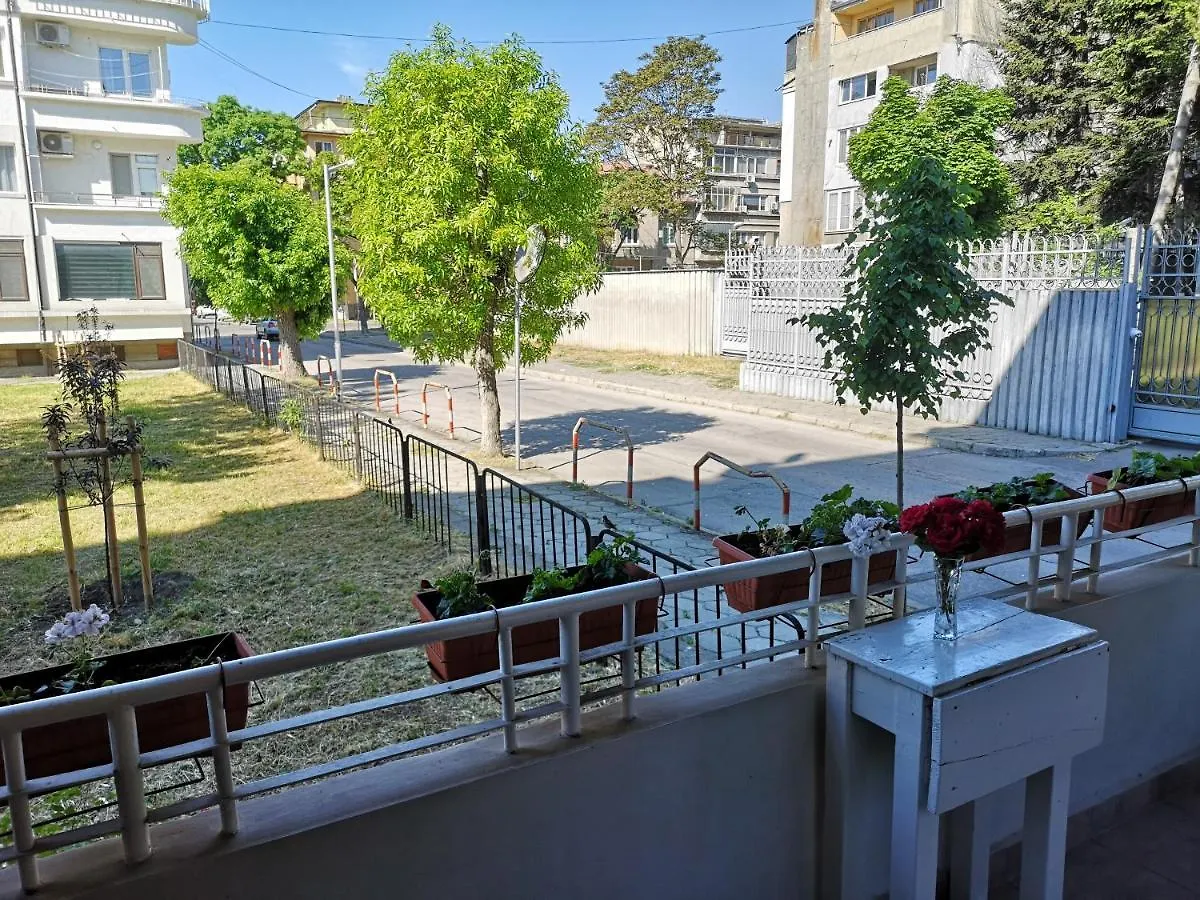 Central Varna Apartment - Lets4Holiday