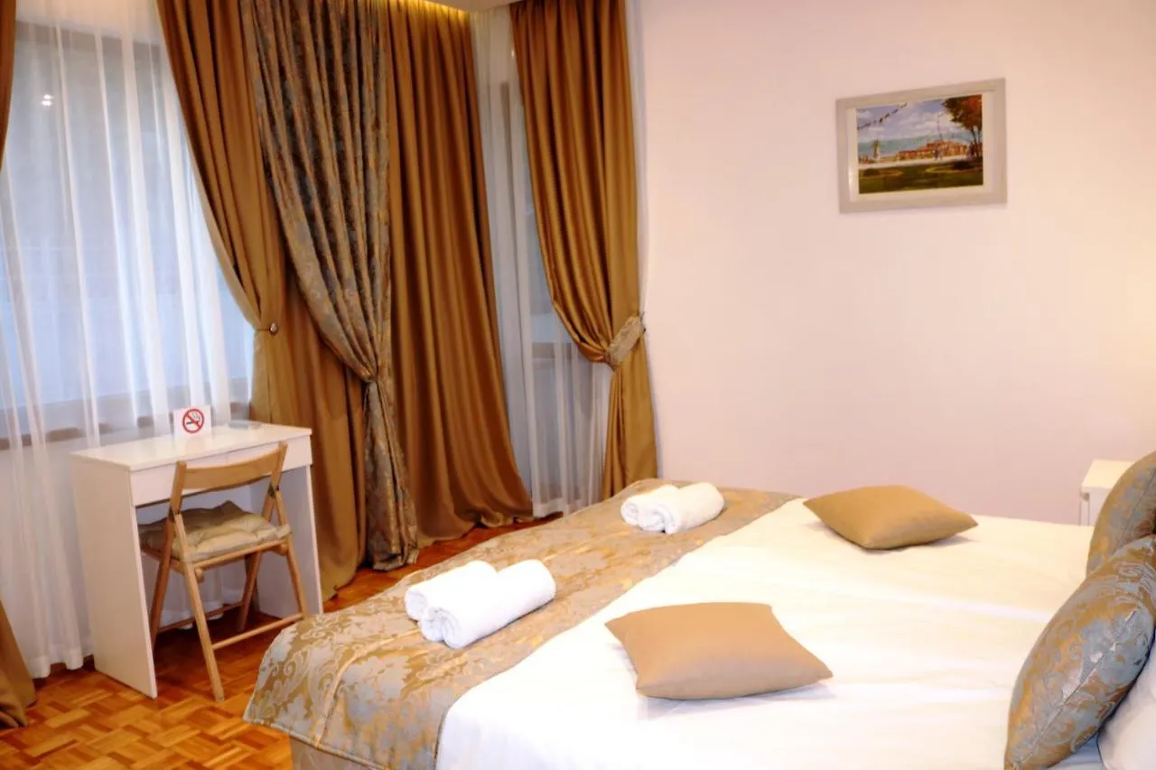 Central Varna Apartment - Lets4Holiday